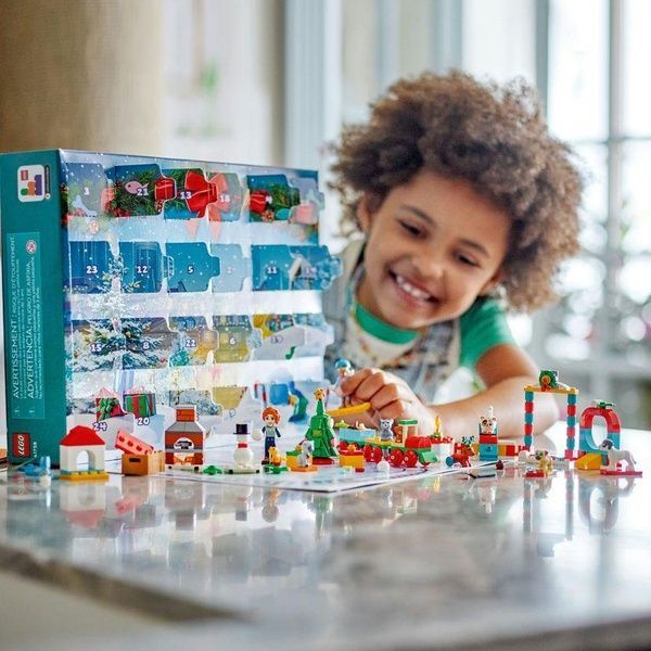 Новорічний Адвент календар LEGO Friends 41758 Різдвяний конструктор Лего Френдс 41758 фото