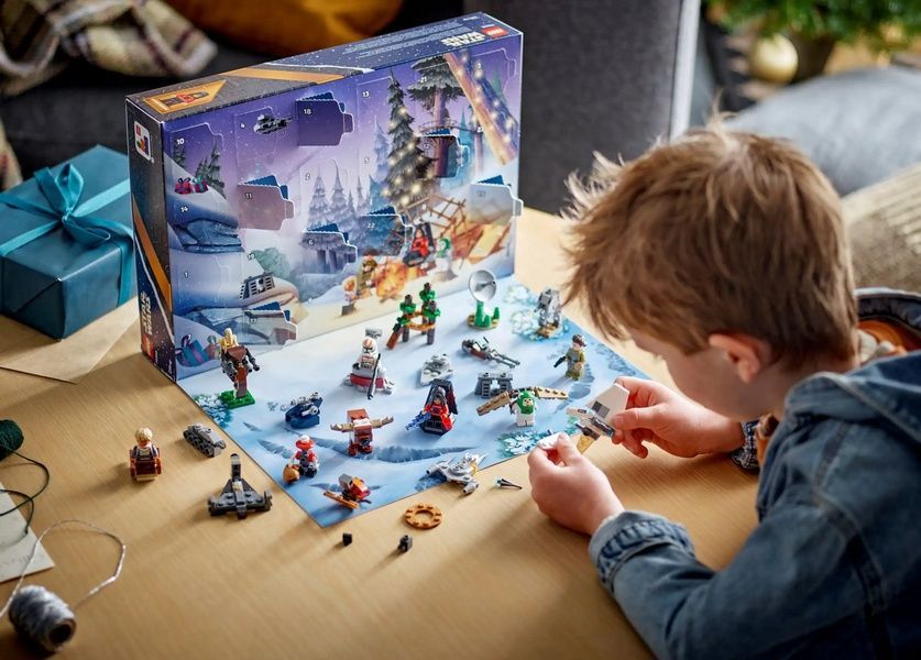Новогодний Адвент календарь LEGO Star Wars 75366 Рождественский конструктор Лего 2024 75366 фото
