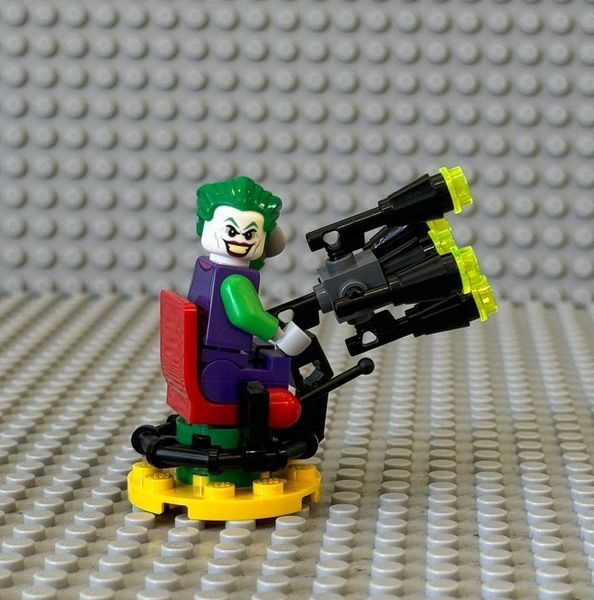 LEGO Batman 212116 Superheroes: The Joker with Glue Gun минифигурка: эксклюзивная коллекционная Джокер с Пушко 892287 фото