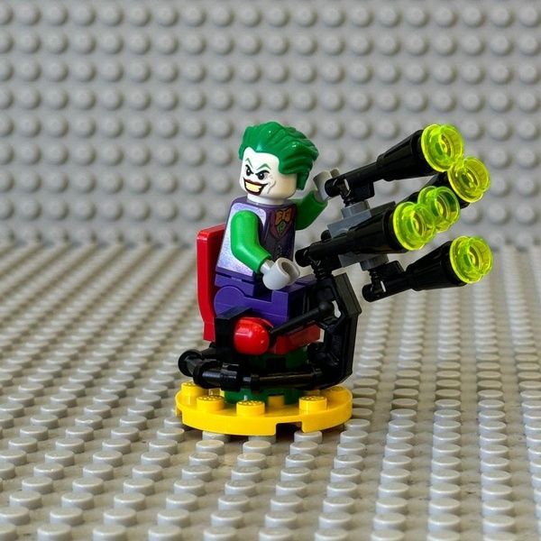 LEGO Batman 212116 Superheroes: The Joker with Glue Gun минифигурка: эксклюзивная коллекционная Джокер с Пушко 892287 фото