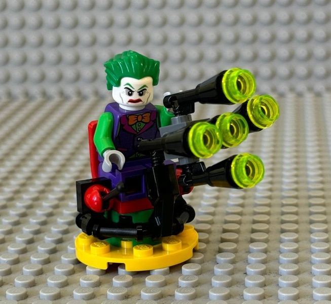 LEGO Batman 212116 Superheroes: The Joker with Glue Gun минифигурка: эксклюзивная коллекционная Джокер с Пушко 892287 фото