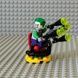 LEGO Batman 212116 Superheroes: The Joker with Glue Gun минифигурка: эксклюзивная коллекционная Джокер с Пушко 892287 фото 4
