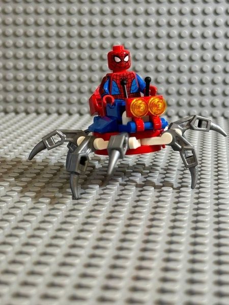 Lego Super Heroes Marvel Spiderman: минифигурка Спайдермен из Человек паук 682402 682404 фото