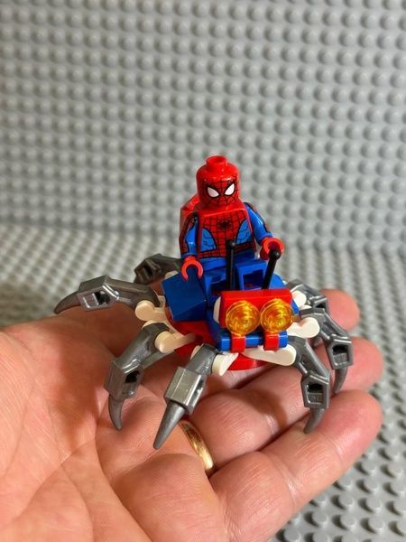 Lego Super Heroes Marvel Spiderman: минифигурка Спайдермен из Человек паук 682402 682404 фото