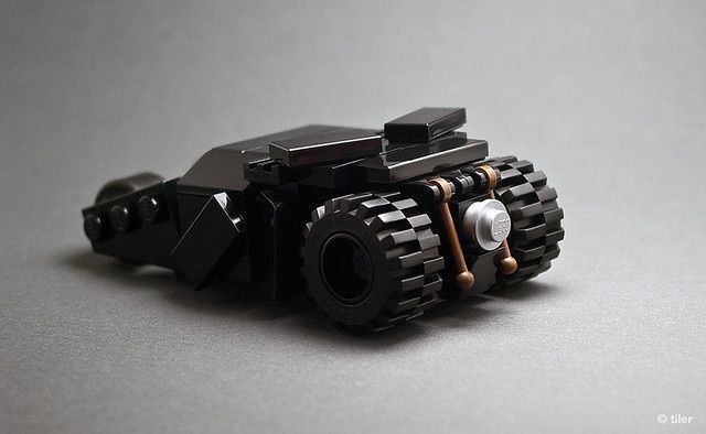 Минифигурка коллекционная LEGO 212328 Мини-набор из серии Batman Batmobile Tumbler Бэтмобиль 212328 фото