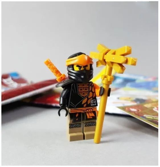 Lego Ninjago Golden Dragon Cole with Gold Weapons: эксклюзивная коллекционная мини фигурка Коул с золотым оруж 892290 фото
