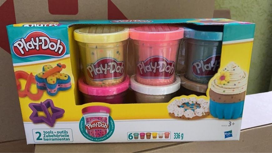 Пластилин Play-Doh 6 баночек из конфетти Плей масса для лепки из конфетти Variety Pack- Inc Cutters & 6 Cans B3423 фото